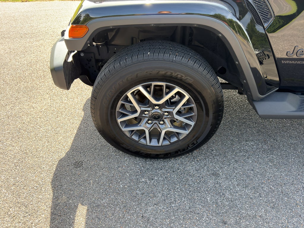 2025 Jeep Wrangler 4-Door Sahara 4x4
