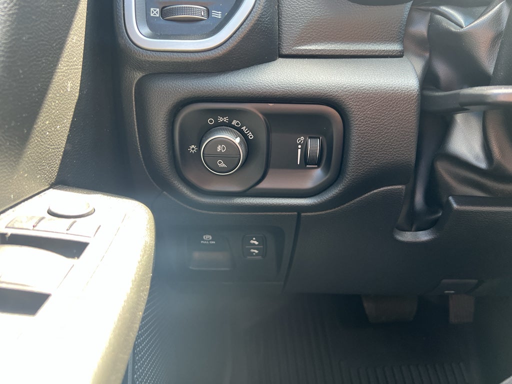 2023 RAM 1500 Big Horn Crew Cab 4x4 5'7" Box