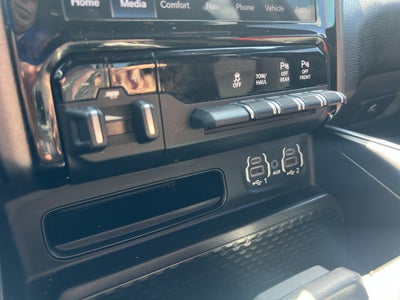 2023 RAM 1500 Big Horn Crew Cab 4x4 5'7" Box