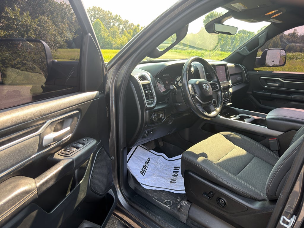 2020 RAM 1500 Big Horn Crew Cab 4x4 5'7" Box