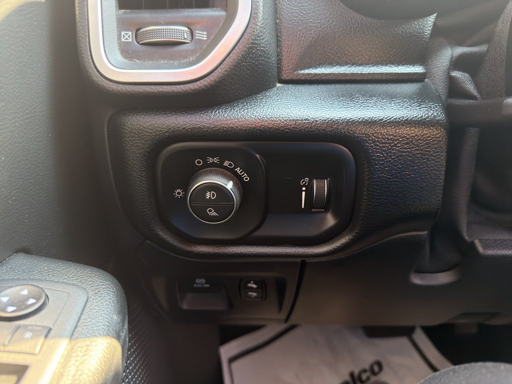 2020 RAM 1500 Big Horn Crew Cab 4x4 5'7" Box