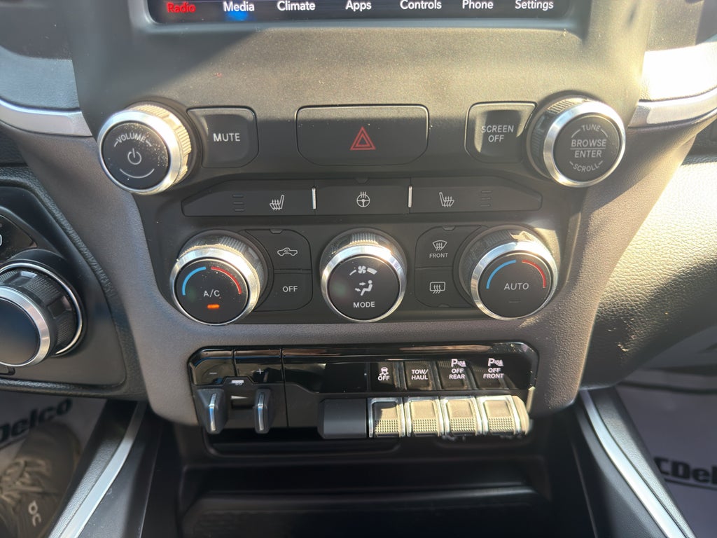 2020 RAM 1500 Big Horn Crew Cab 4x4 5'7" Box