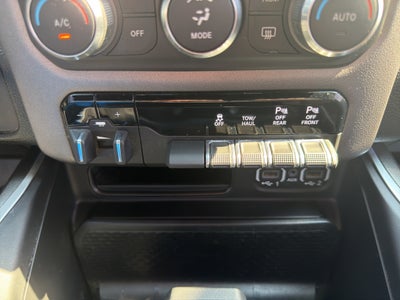 2020 RAM 1500 Big Horn Crew Cab 4x4 5'7" Box