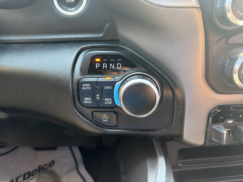 2020 RAM 1500 Big Horn Crew Cab 4x4 5'7" Box