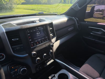 2020 RAM 1500 Big Horn Crew Cab 4x4 5'7" Box