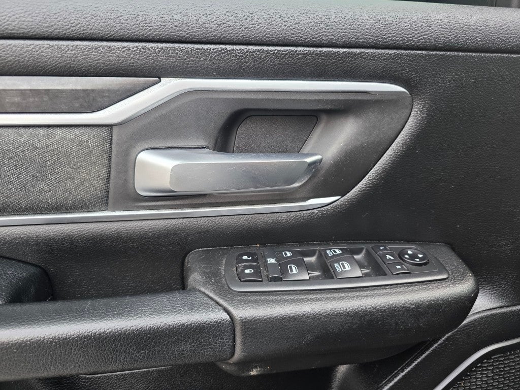 2020 RAM 1500 Big Horn Crew Cab 4x4 5'7" Box