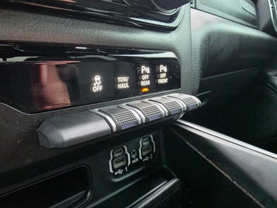 2020 RAM 1500 Big Horn Crew Cab 4x4 5'7" Box