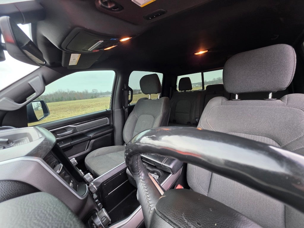 2020 RAM 1500 Big Horn Crew Cab 4x4 5'7" Box