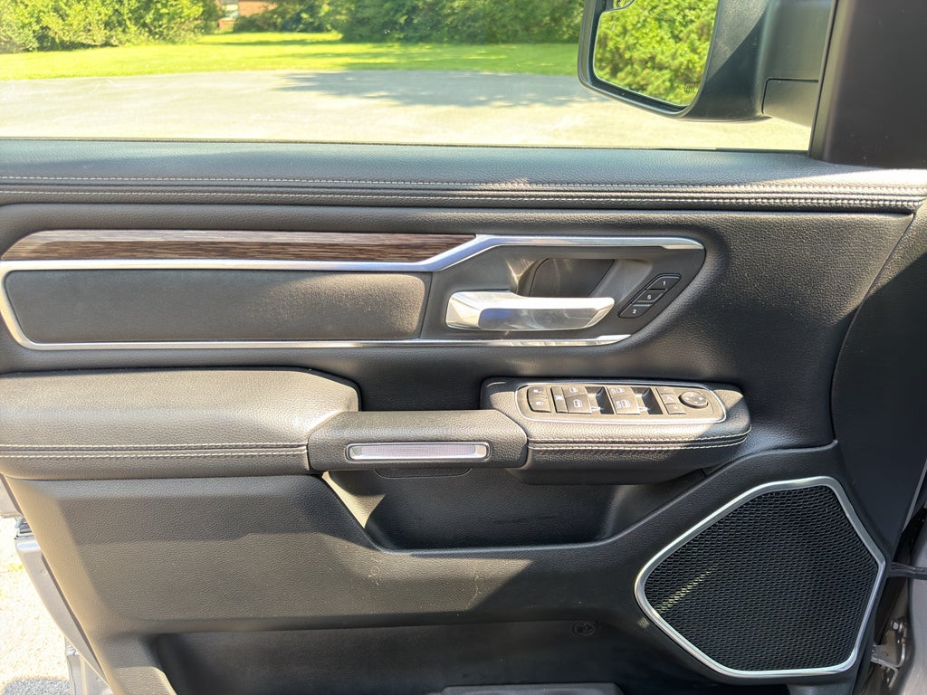 2020 RAM 1500 Laramie Crew Cab 4x4 5'7" Box