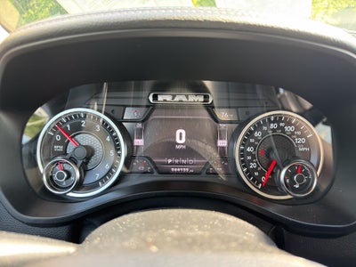 2020 RAM 1500 Laramie Crew Cab 4x4 5'7" Box