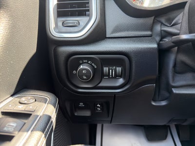 2020 RAM 1500 Laramie Crew Cab 4x4 5'7" Box
