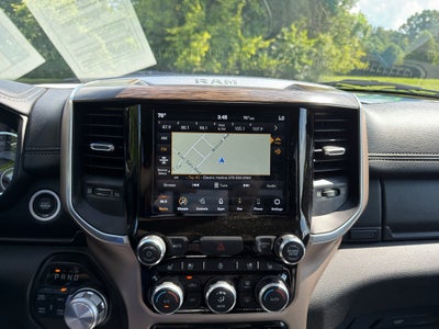 2020 RAM 1500 Laramie Crew Cab 4x4 5'7" Box