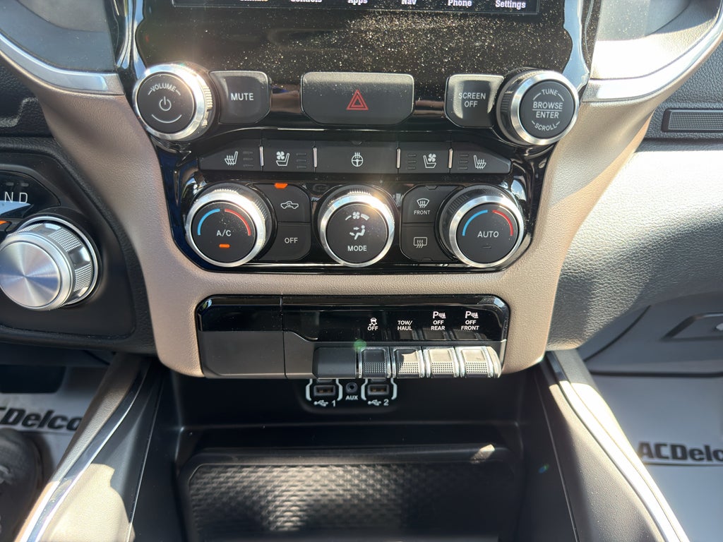 2020 RAM 1500 Laramie Crew Cab 4x4 5'7" Box