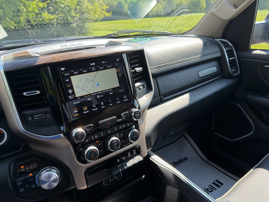 2020 RAM 1500 Laramie Crew Cab 4x4 5'7" Box