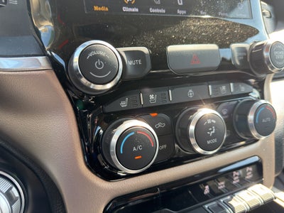 2020 RAM 1500 Laramie Crew Cab 4x4 5'7" Box