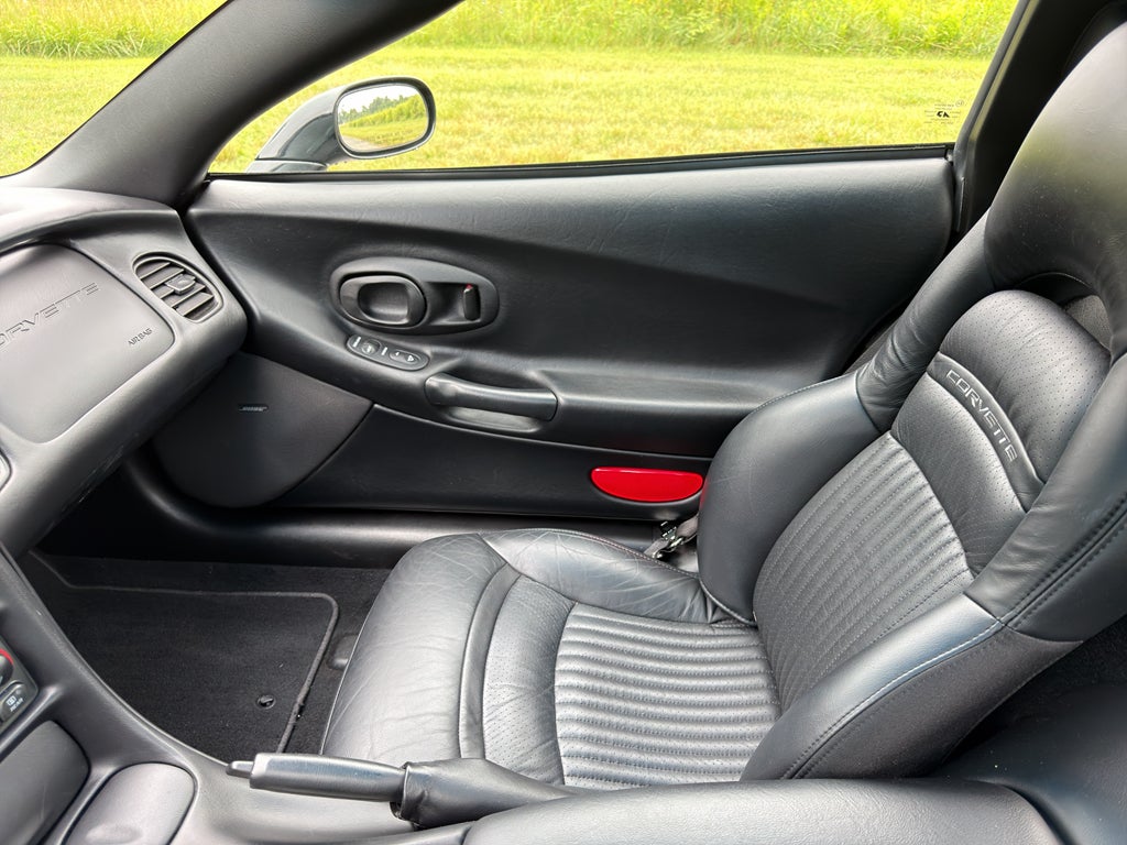 2004 Chevrolet Corvette Base