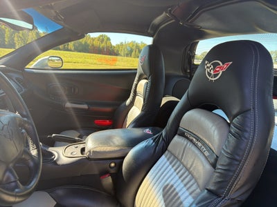 2001 Chevrolet Corvette Base