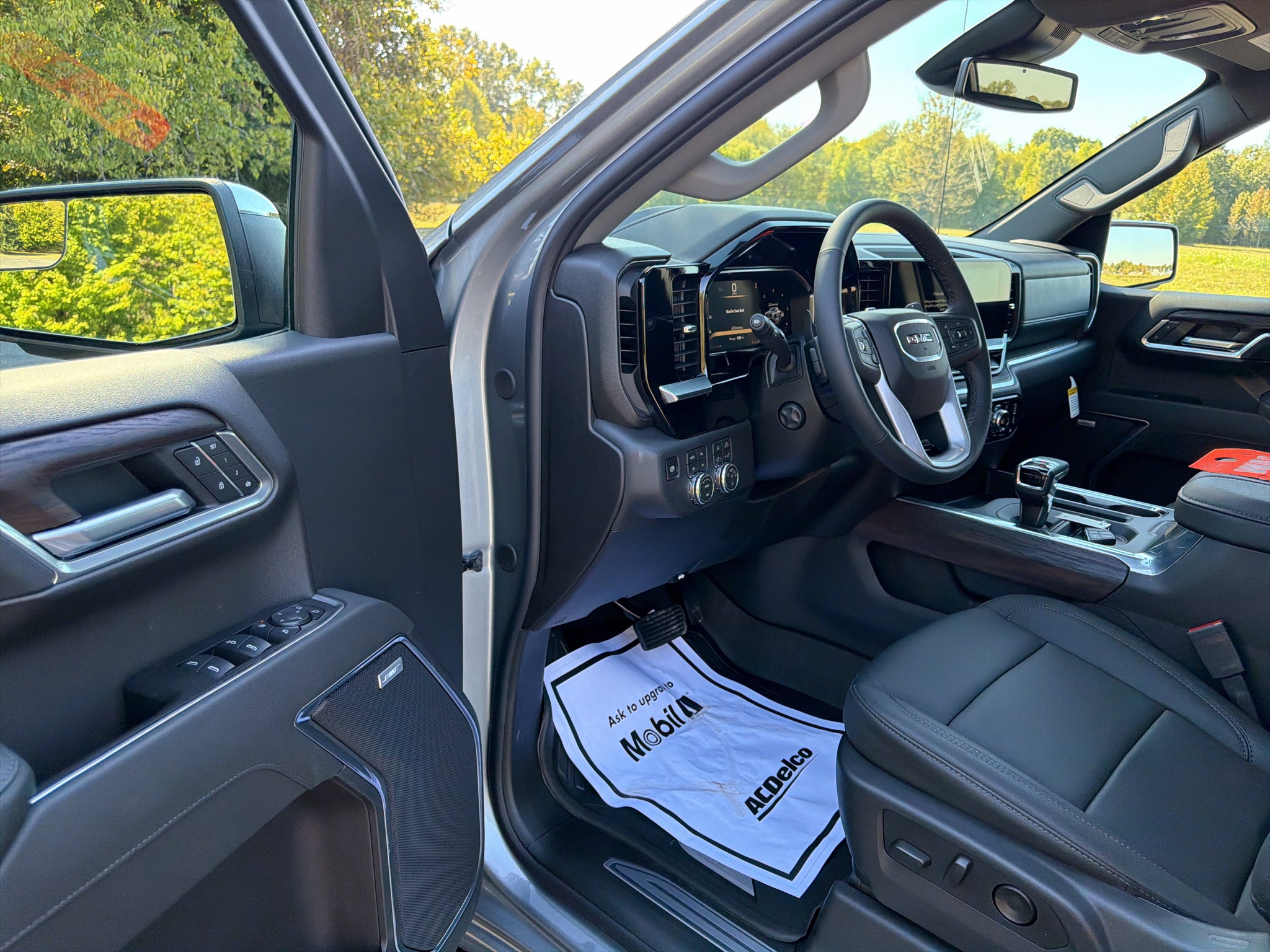 2026 GMC Sierra 1500 SLT - Photo 9