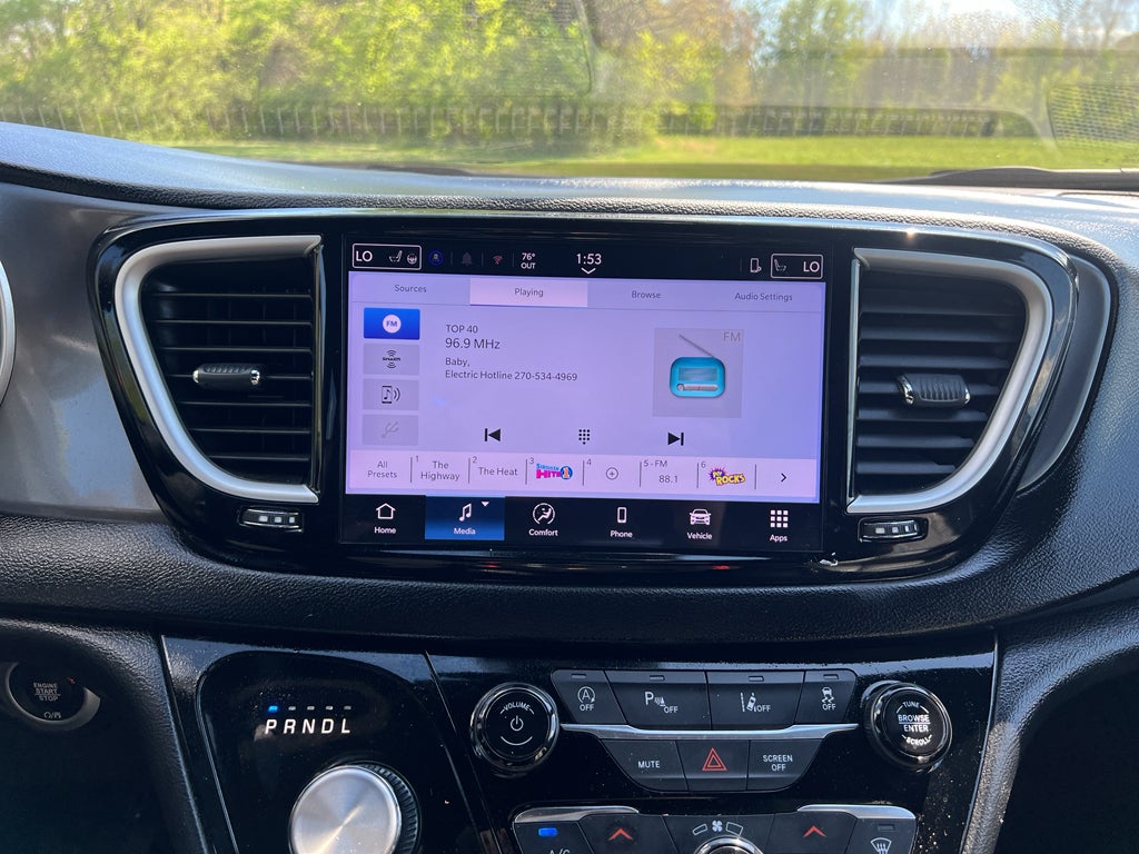 2025 Chrysler Pacifica Select