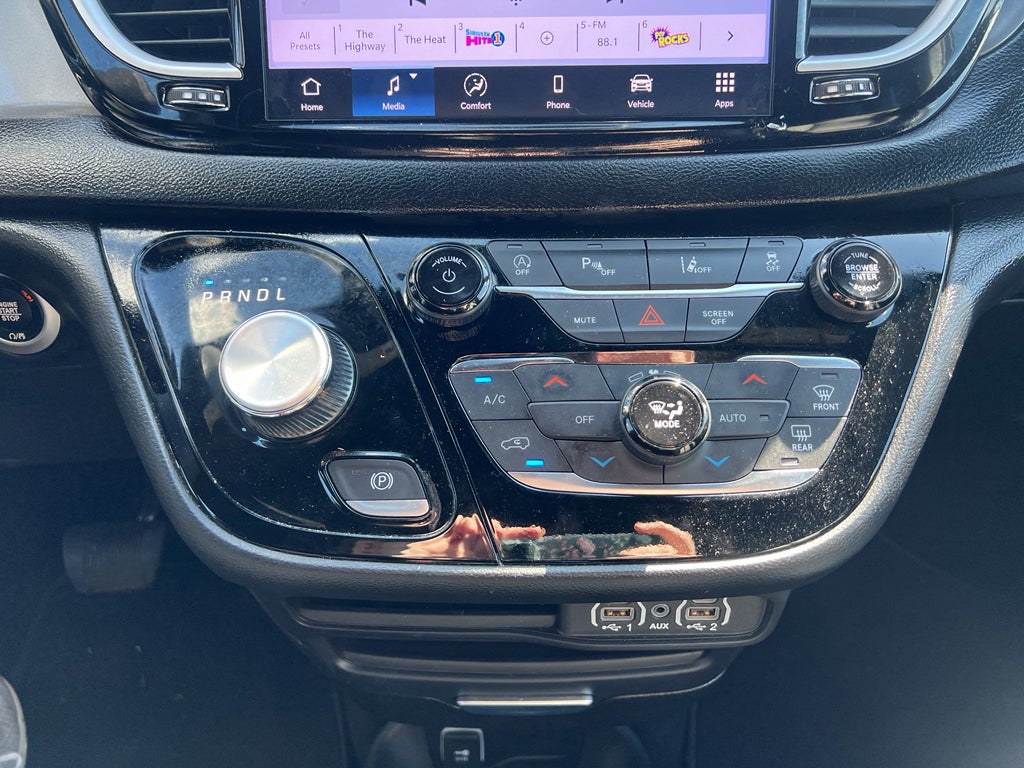 2025 Chrysler Pacifica Select