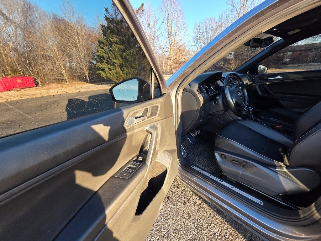 2021 Volkswagen Tiguan 2.0T SE R-Line Black