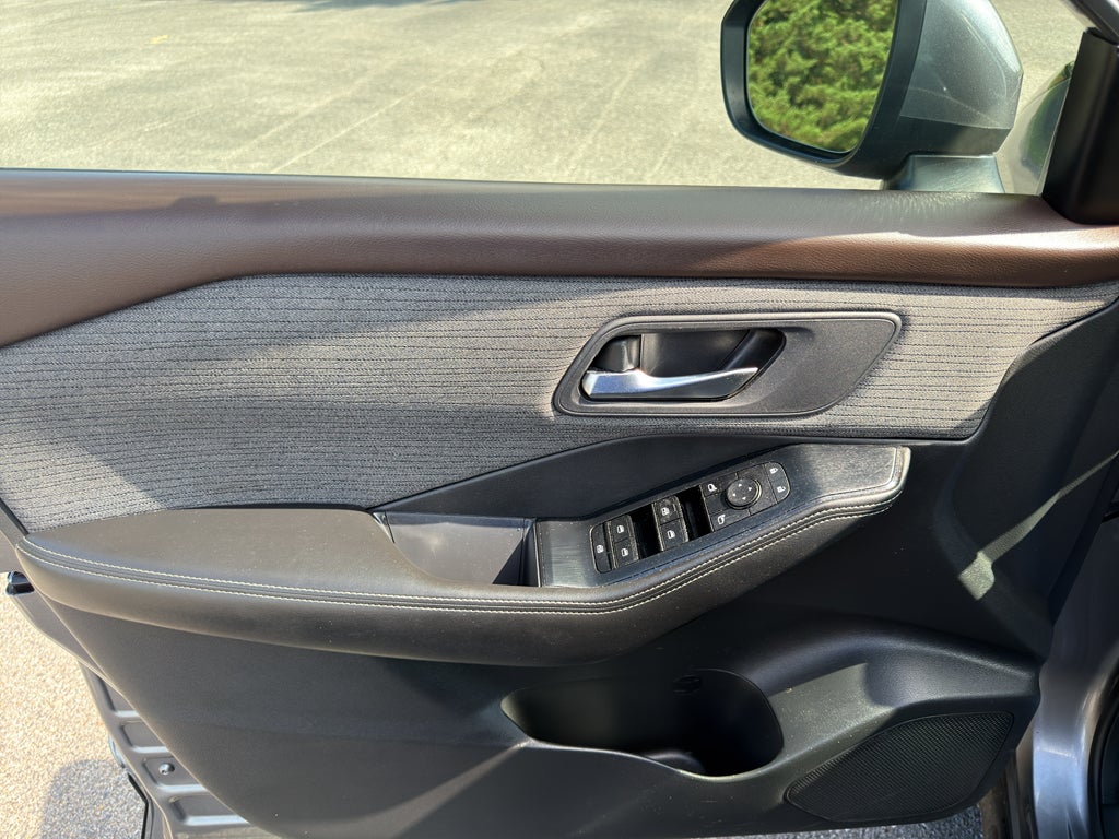 2022 Nissan Rogue SV FWD