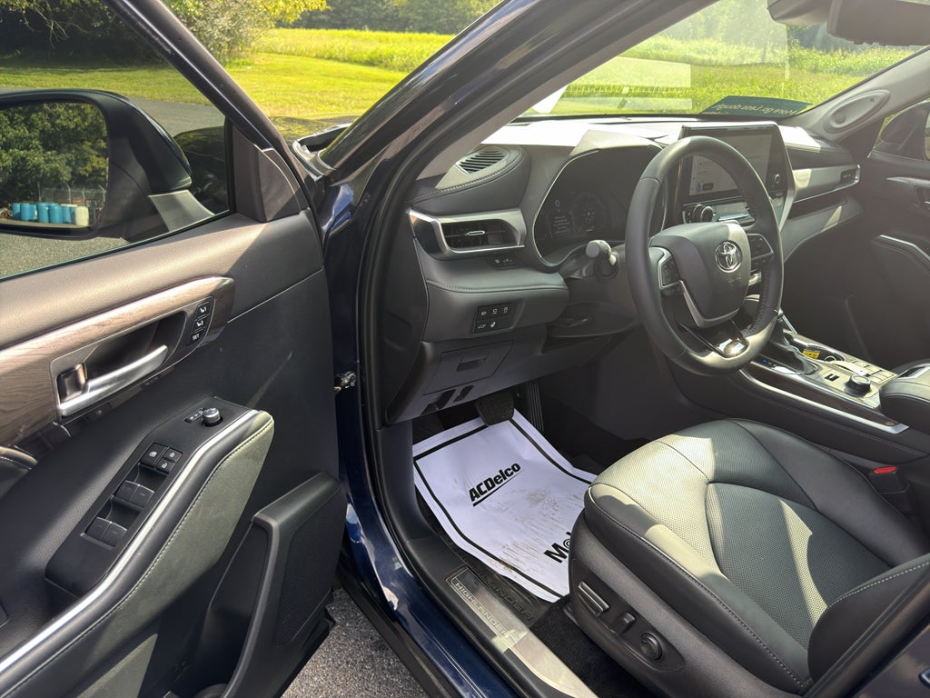 2025 Toyota Highlander LE