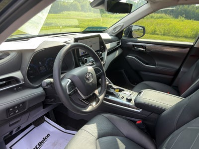 2025 Toyota Highlander LE