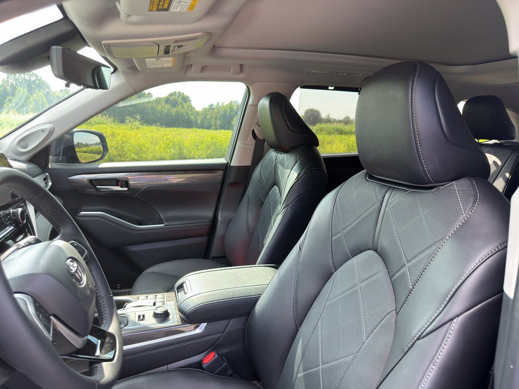 2025 Toyota Highlander LE