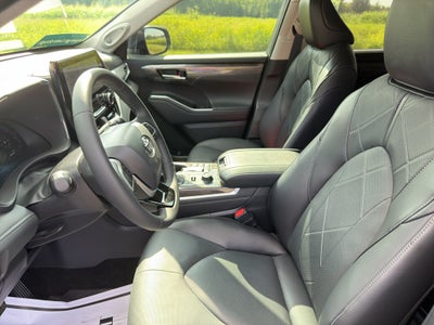 2025 Toyota Highlander LE
