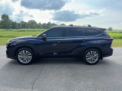 2025 Toyota Highlander LE