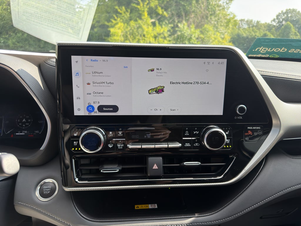 2025 Toyota Highlander LE
