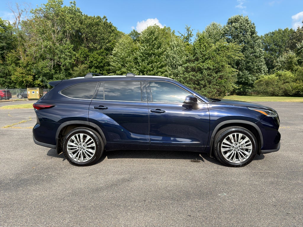 2025 Toyota Highlander LE
